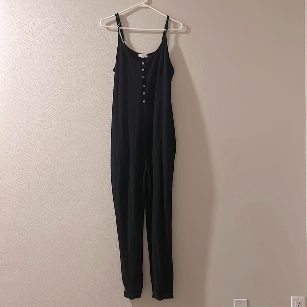 Cozy sleeveless black jumpsuit